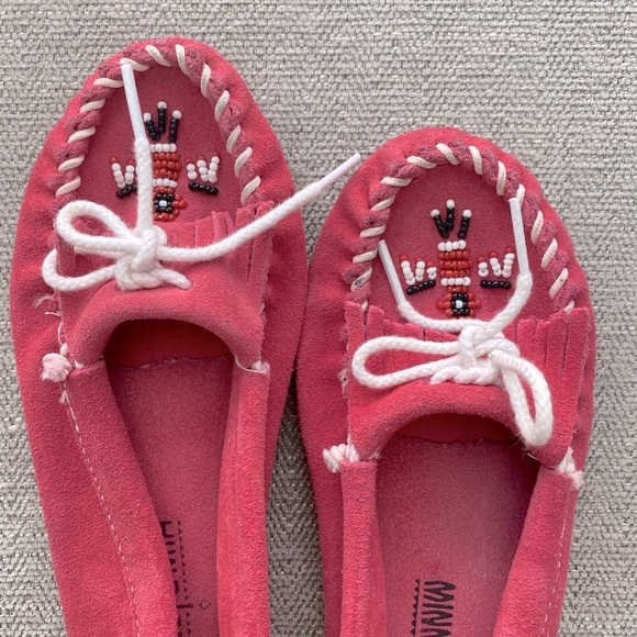 MINNETONKA Moccasins in Hot Pink Suede - Picture 5 of 8
